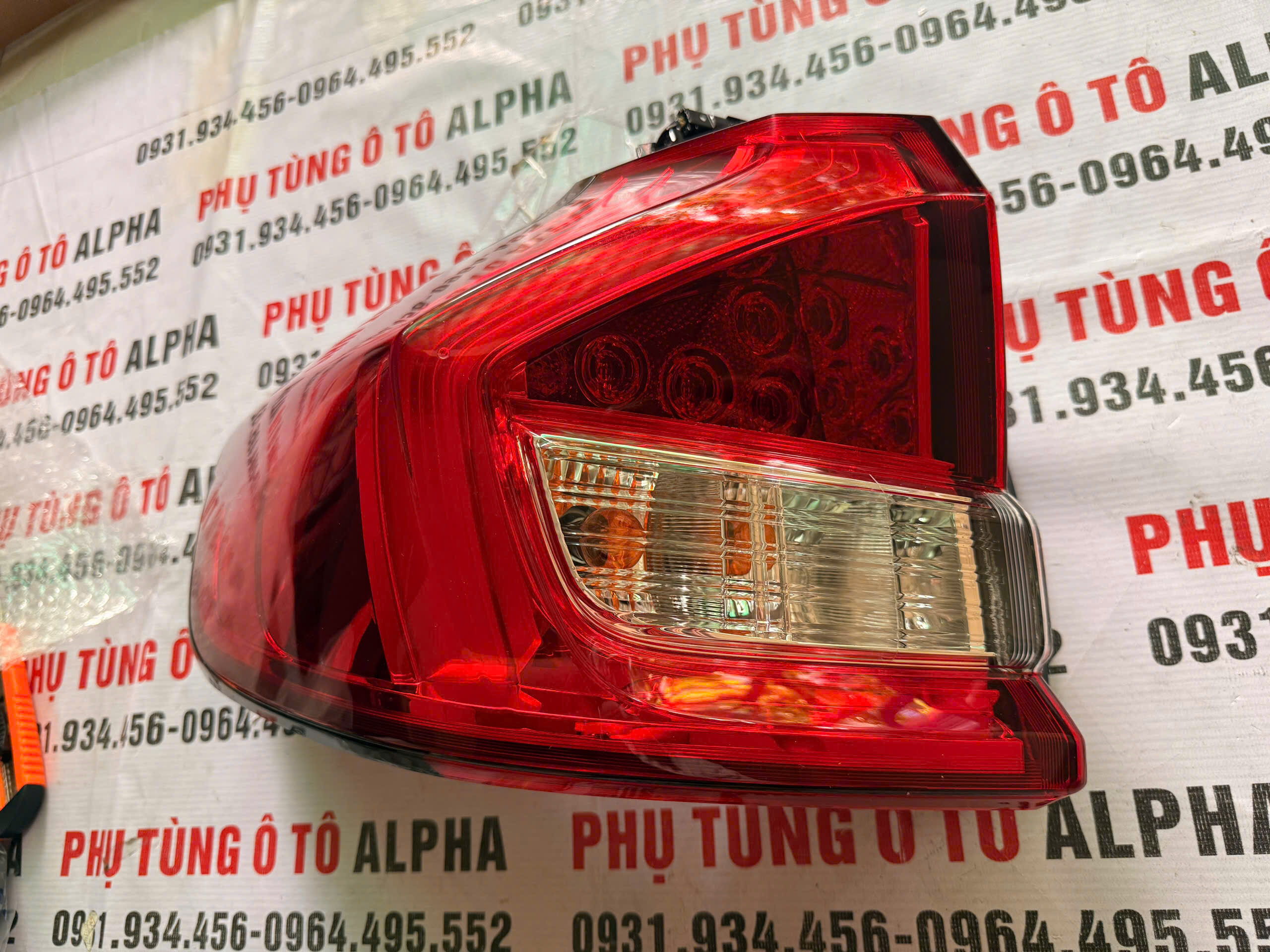 Đèn hậu ngoài phụ Ertiga 2018-2021