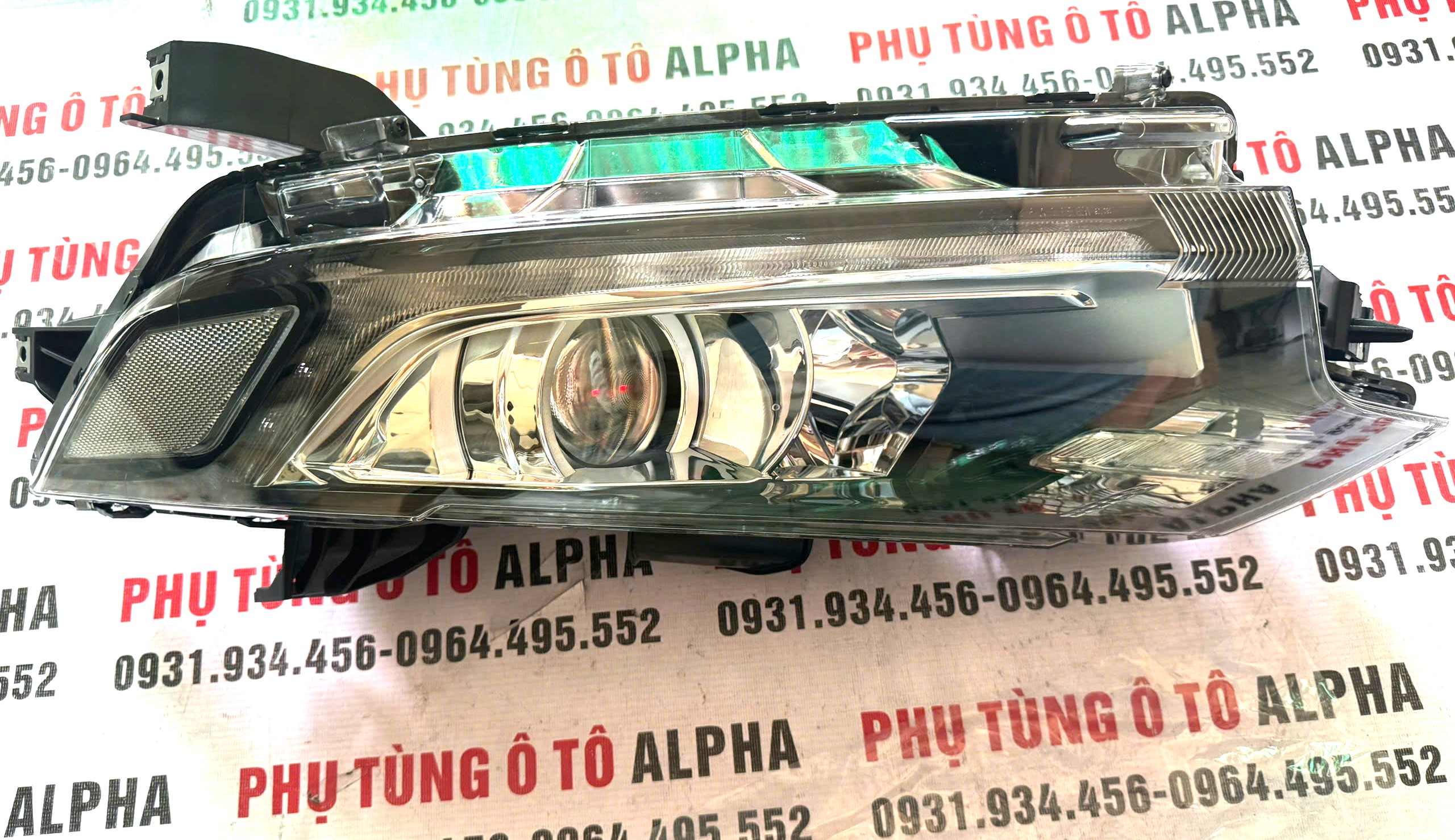 Đèn pha tài Outlander 2018
